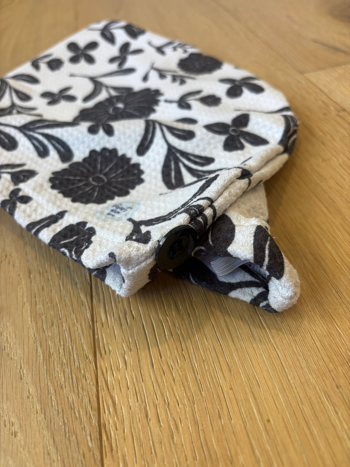 BLACK BLOOMS HAIR WRAP