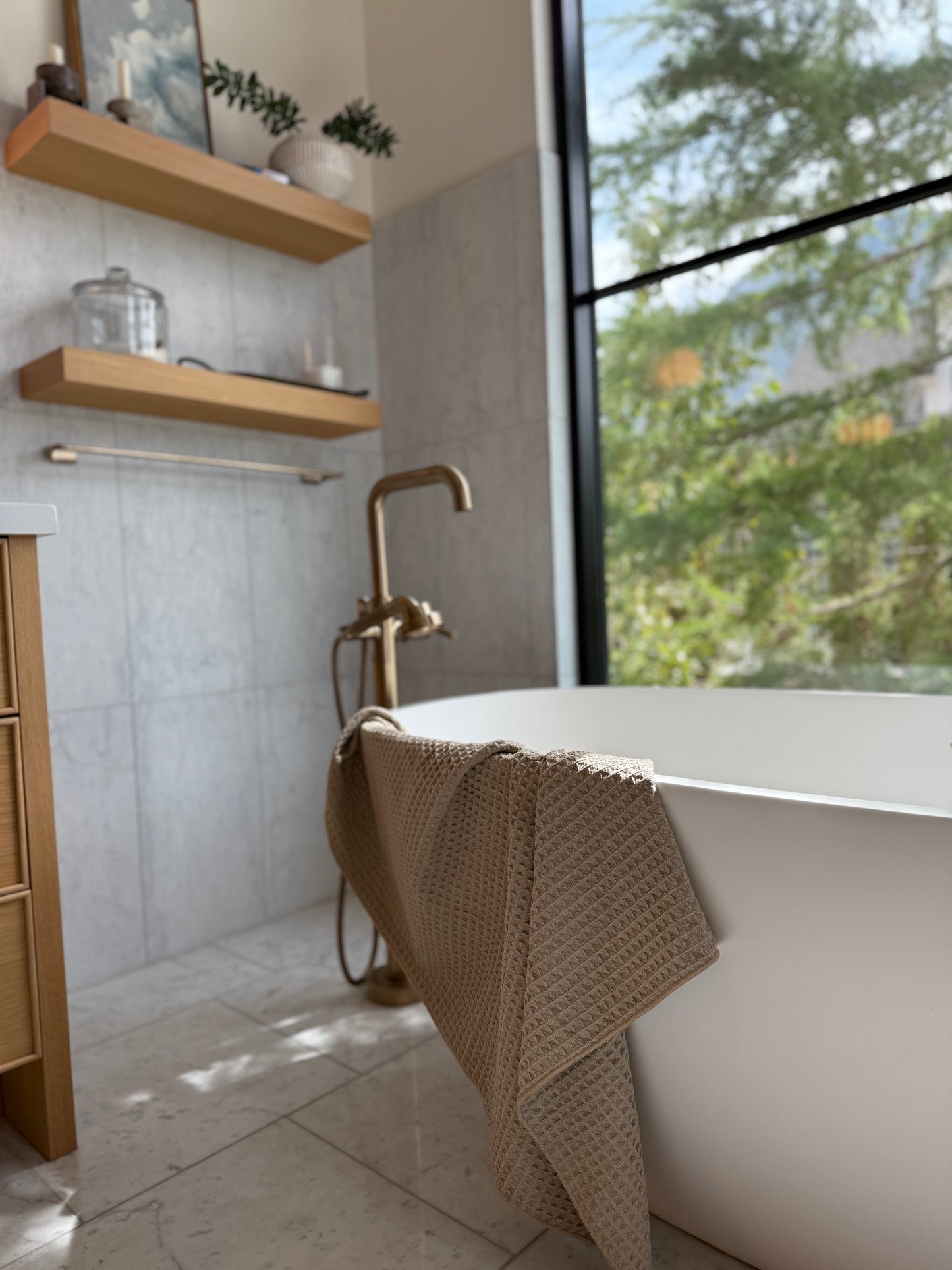 LUXE BATH TOWEL SUMMER SAND