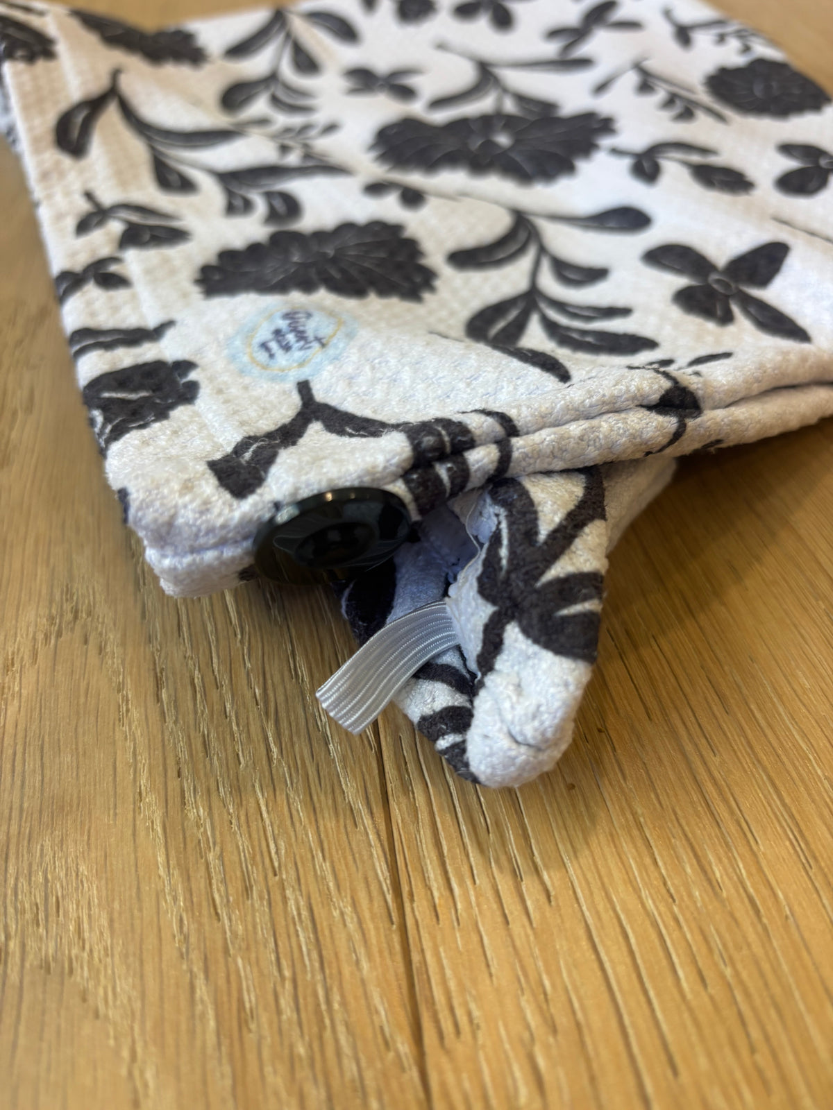 BLACK BLOOMS HAIR WRAP